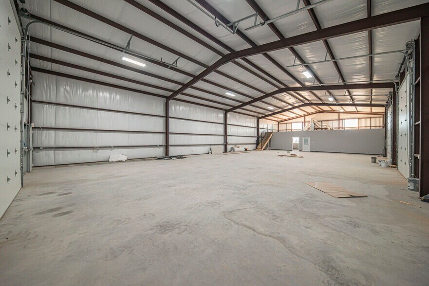 More Photos Of 14010 W Silver Fox Trl, Odessa Warehouse For Lease
