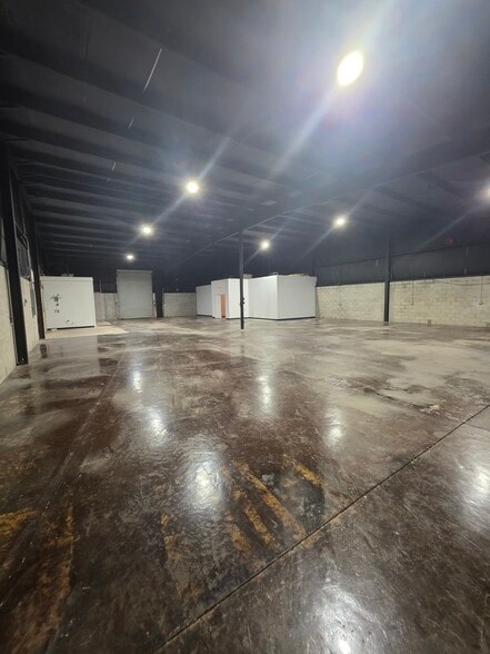 More Photos Of 7753 Rutillio Ct, New Port Richey Warehouse For Lease