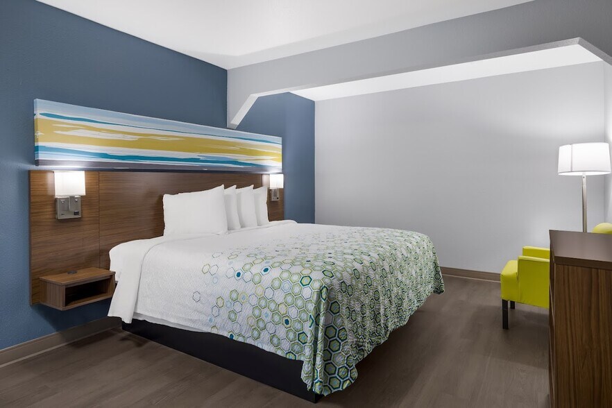 More Photos Of 4407 27th St, Orange Hotel For Sale