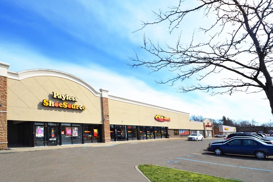 More Photos Of 3-71 S Telegraph Rd, Pontiac Freestanding For Lease