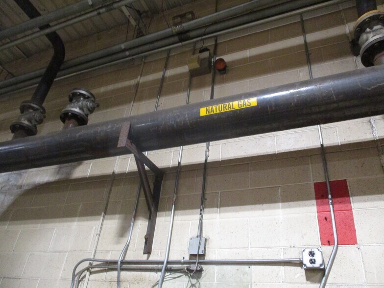 More Photos Of 2800 Estes St, Norton Shores Manufacturing For Sale