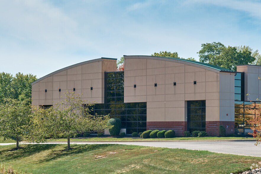 More Photos Of 1565 Jefferson Rd, Rochester Light Distribution For Lease