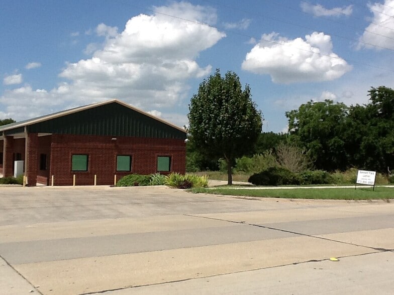 More Photos Of 519 Bennett Ln, Lewisville Flex For Sale