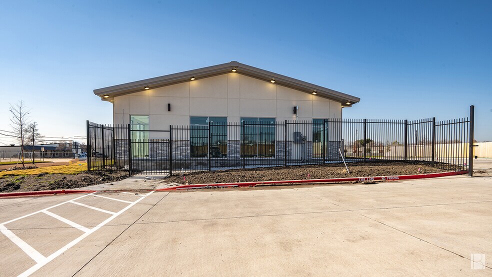 More Photos Of 875 W Kearney St, Mesquite Industrial For Sale