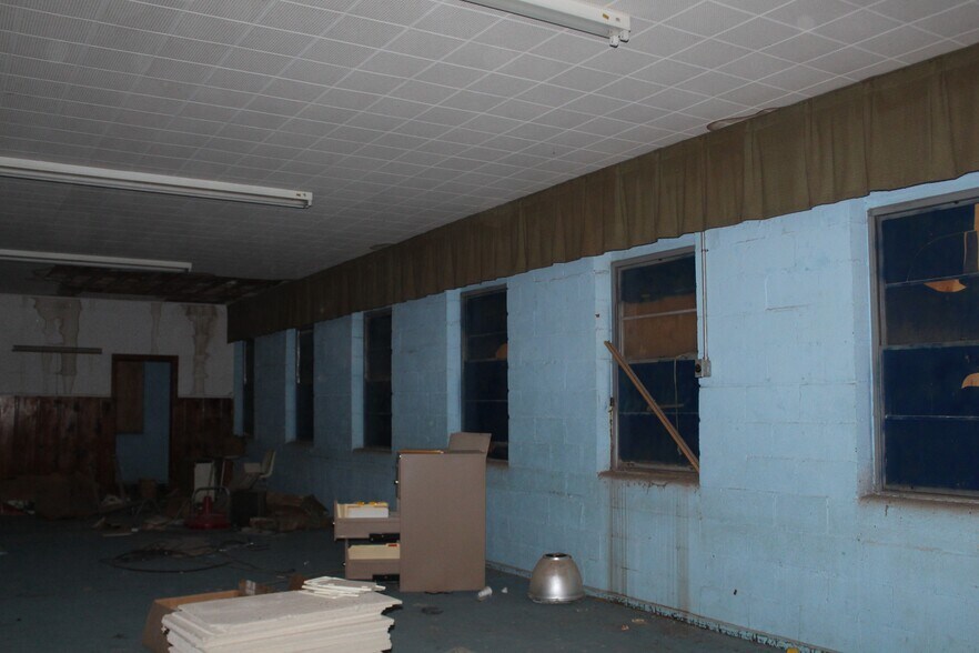 More Photos Of 1871 Elm, Waynoka Sports And Entertainment For Sale