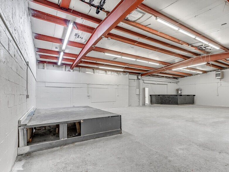 More Photos Of 901 N Virginia Ave, Oklahoma City Manufacturing For Sale