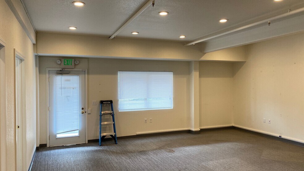 More Photos Of 2693 Delta Ring Rd, Ferndale Warehouse For Lease