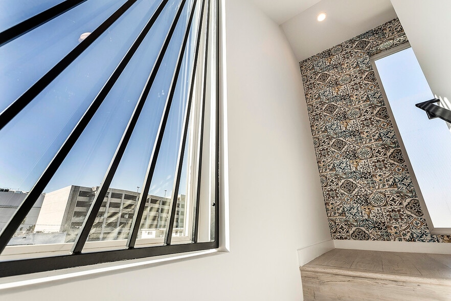 More Photos Of 1002 N Hudson Ave, Los Angeles Apartments For Sale