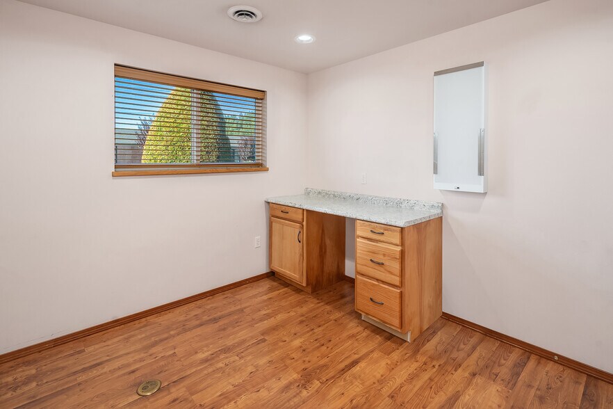 More Photos Of 421 Williams St, Mossyrock Office For Lease