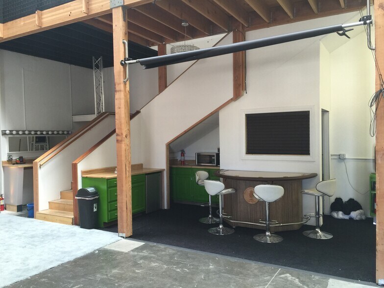 More Photos Of 4455 W Sunset Rd, Las Vegas Manufacturing For Lease