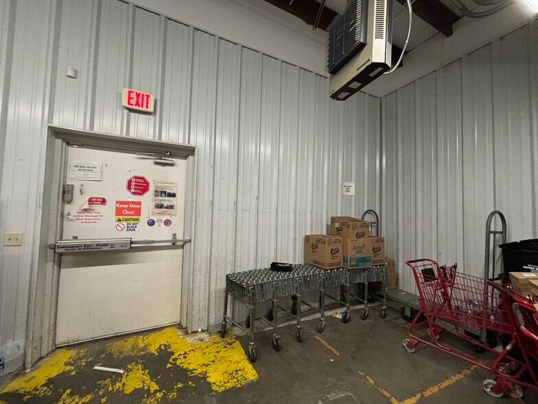 More Photos Of 395 N Gardner St, Scottsburg Freestanding For Lease