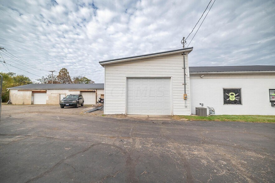 More Photos Of 145 Edison Ave, Circleville Sports And Entertainment For Sale