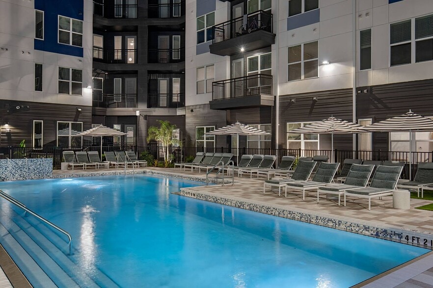 More Photos Of 1647 E Colonial Dr, Orlando Apartments For Sale