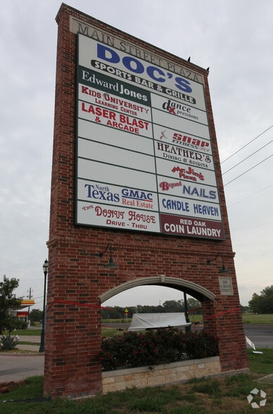 More Photos Of 205 S Main St, Red Oak Freestanding For Lease