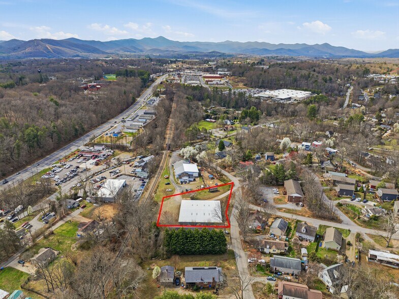 More Photos Of 5 Woodland Dr, Asheville Warehouse For Lease