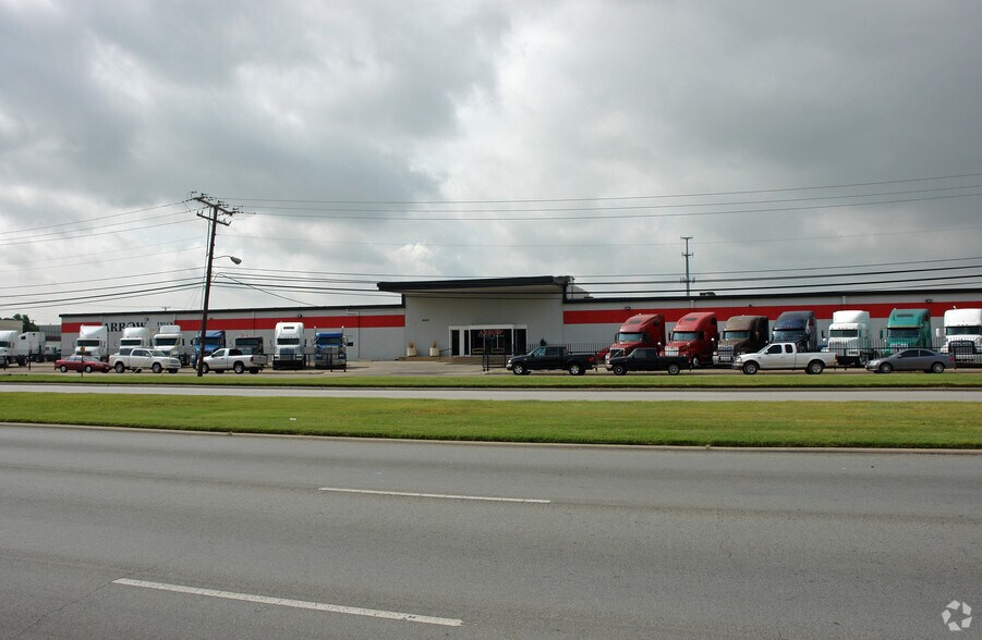 Primary Photo Of 3140 Irving Blvd, Dallas Distribution For Lease