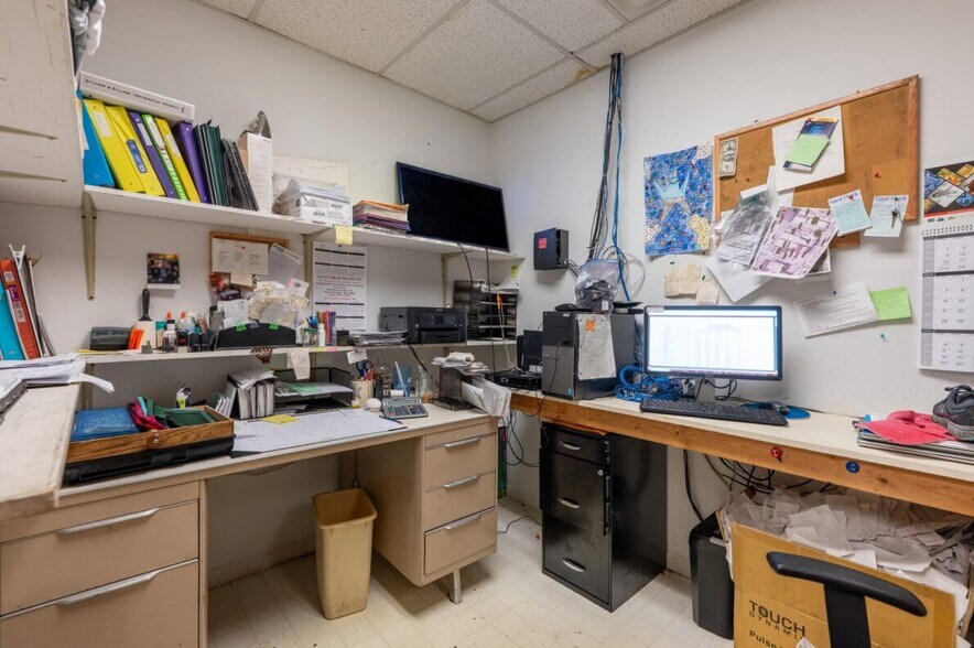 More Photos Of 110 S Broadway St, New Philadelphia Storefront Retail Office For Sale