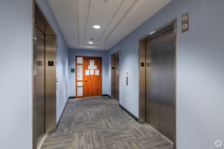 More Photos Of 610 S Maple Ave, Oak Park Office For Sale