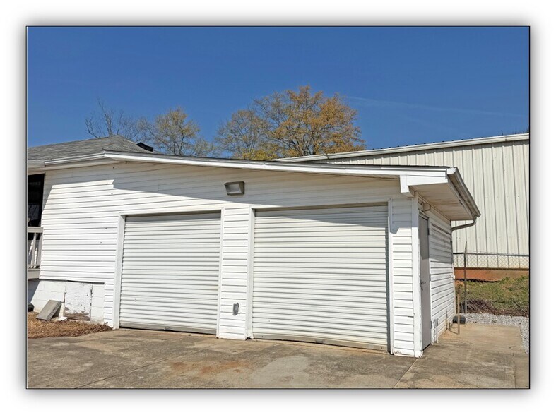 More Photos Of 1709 Mlk Jr Blvd, Gainesville Light Distribution For Lease