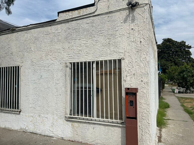 More Photos Of 8122 Avalon Blvd, Los Angeles Storefront Retail Residential For Lease