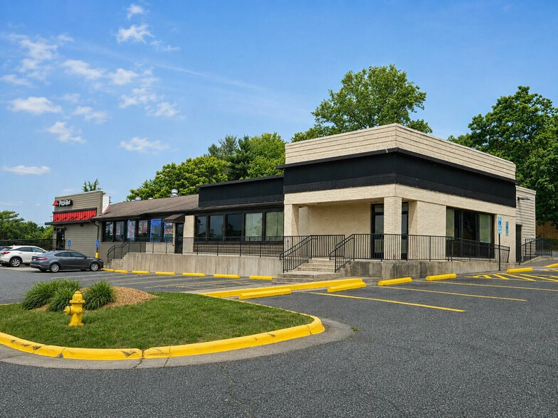 Primary Photo Of 17360 Dumfries Rd, Dumfries Restaurant For Lease