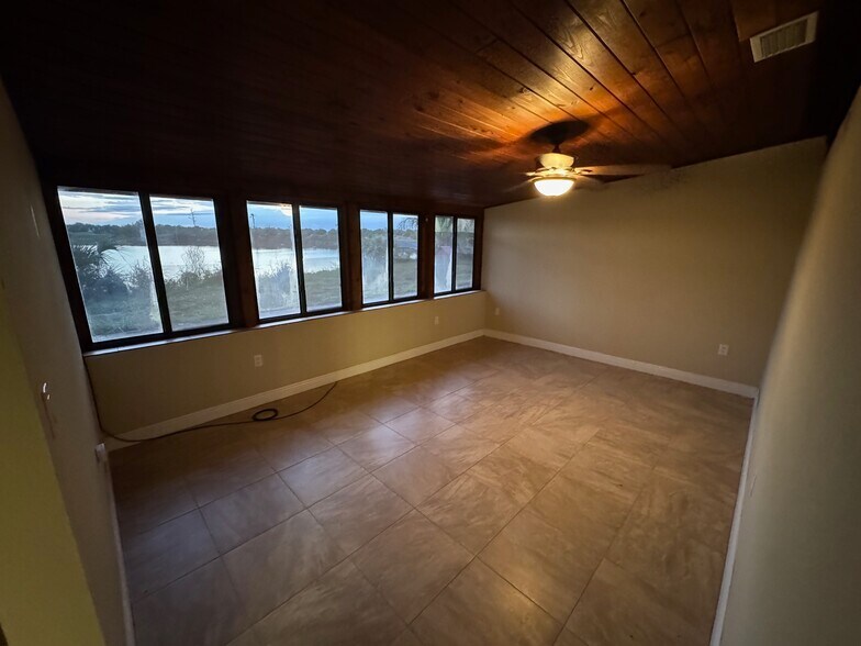 More Photos Of 2204 US-27, Lake Placid Flex For Sale