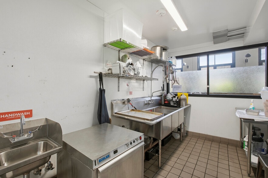 More Photos Of 3136 International Blvd, Oakland Office For Lease