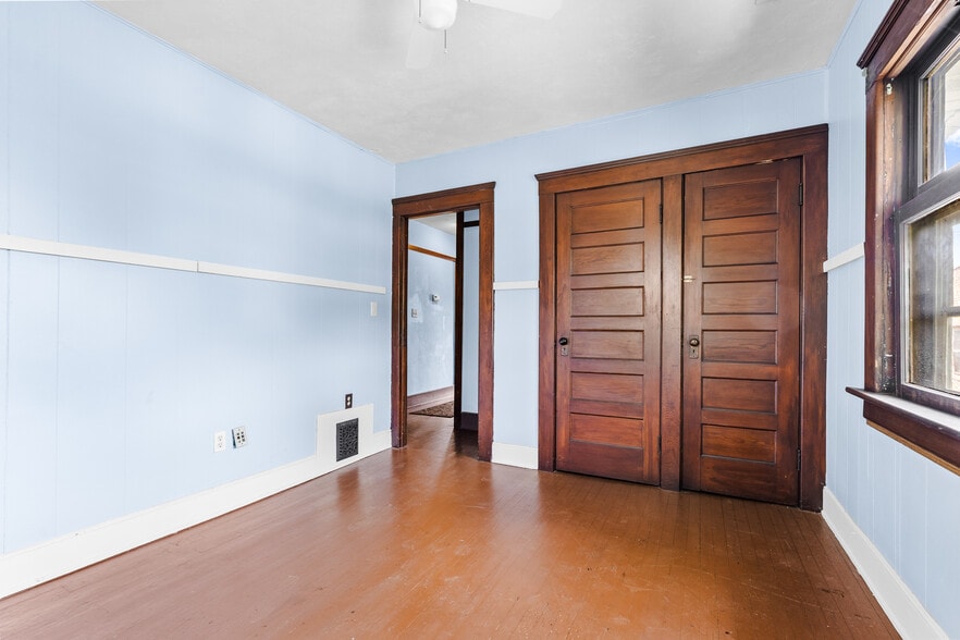More Photos Of 15522 Madison Ave, Lakewood General Retail For Sale