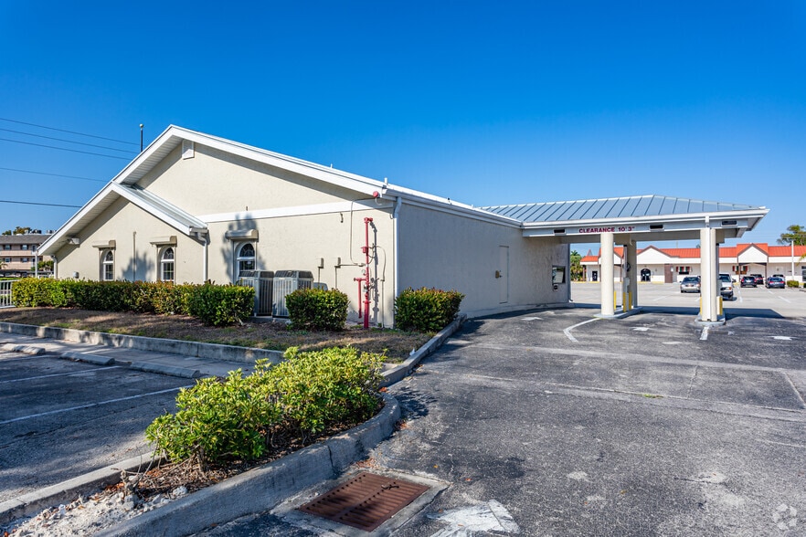 More Photos Of 5484 Rattlesnake Hammock Rd, Naples Freestanding For Lease