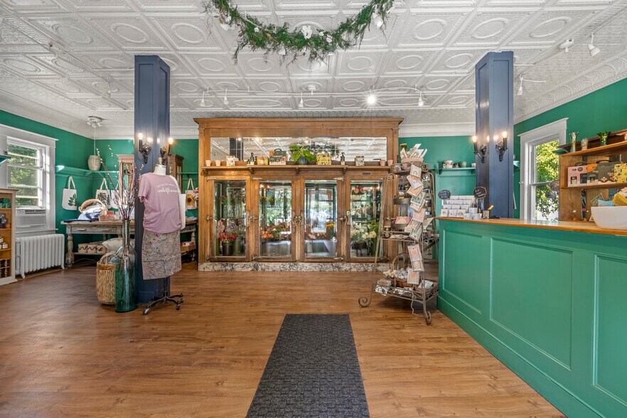 More Photos Of 128 Green St, Hudson Storefront Retail Residential For Sale