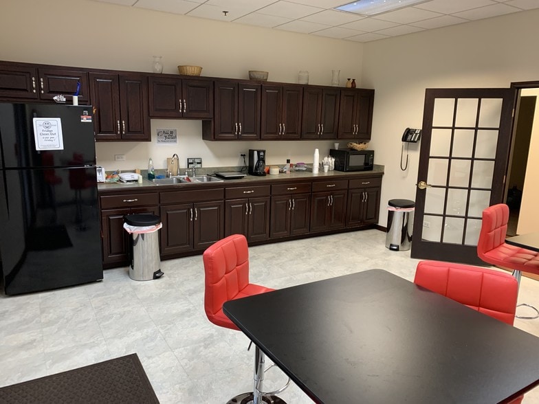 More Photos Of 8140 S Cass Ave, Darien Medical For Lease