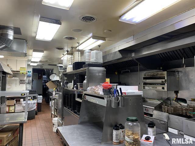 More Photos Of 2108 E 11th St, Davenport Restaurant For Sale