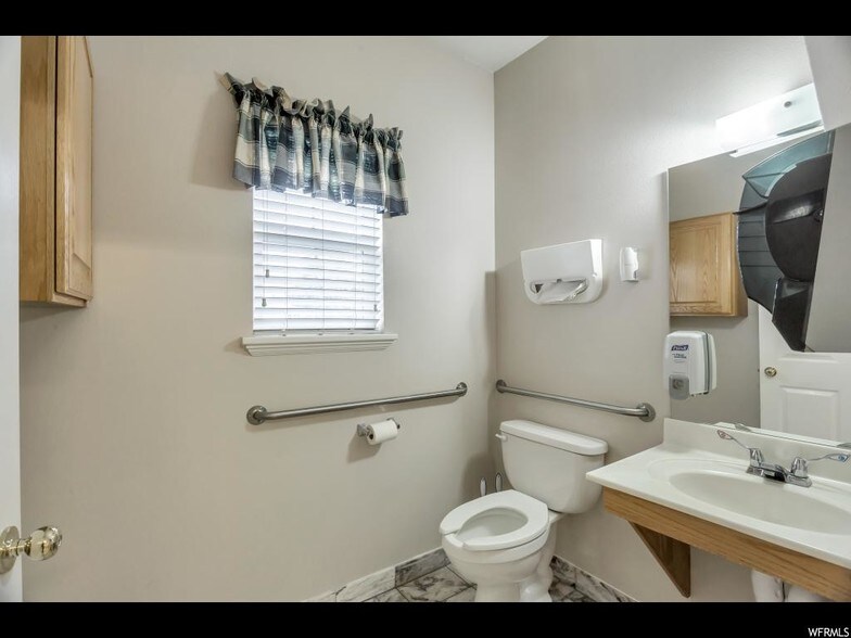 More Photos Of 214-216 N Orem Blvd, Orem Loft Creative Space For Lease