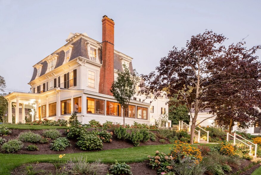 More Photos Of 277 Route 6A, Yarmouth Port Hotel For Sale
