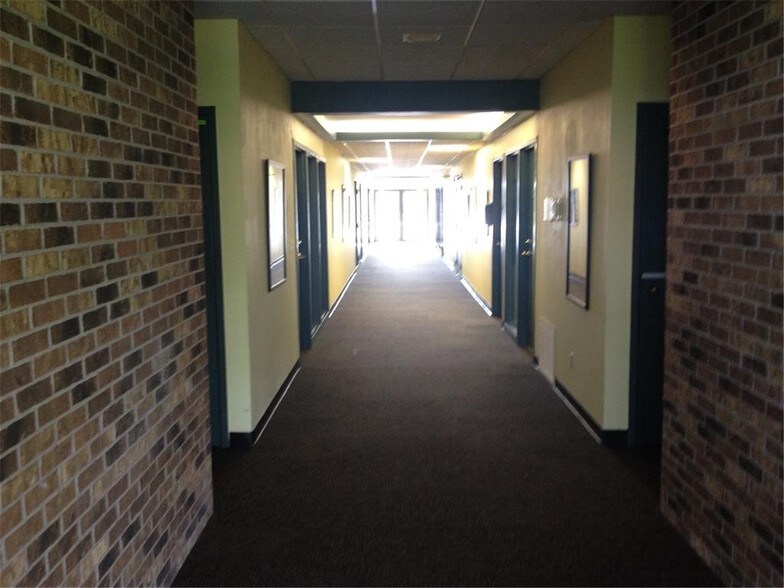 More Photos Of 1241 Park Pl NE, Cedar Rapids Office For Lease