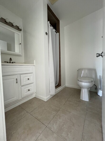 More Photos Of 1837 18th St, Santa Monica Apartments For Sale