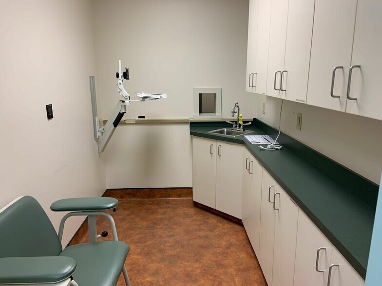 More Photos Of 509 Olde Waterford Way, Leland Office For Lease