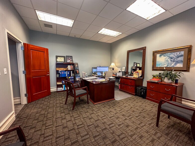 More Photos Of 100 Church St SW, Huntsville Office Residential For Lease