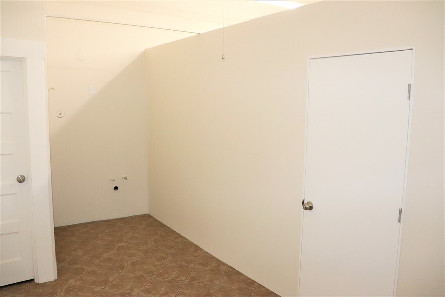 More Photos Of 108 S 10th St, Santa Paula Storefront Retail Residential For Lease