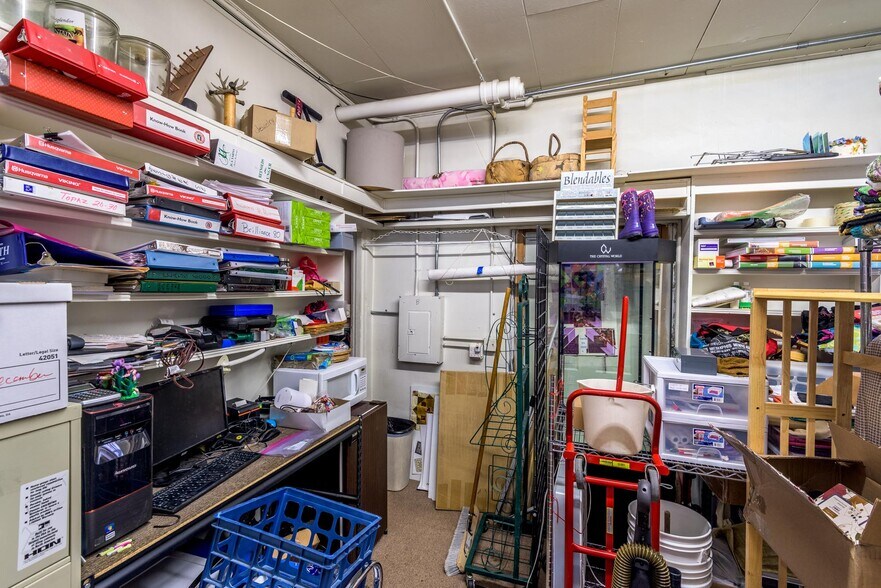 More Photos Of 21 E Pine, Pinedale General Retail For Sale