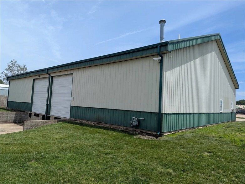 More Photos Of 777-779 Windsor Rd, Charleston Warehouse For Sale
