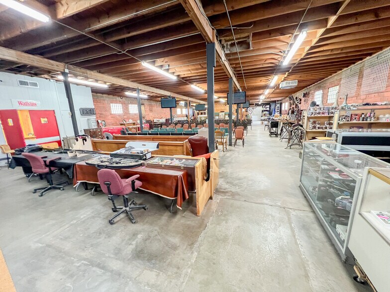 More Photos Of 1001-1009 W Industrial Ave, Midland Warehouse For Lease