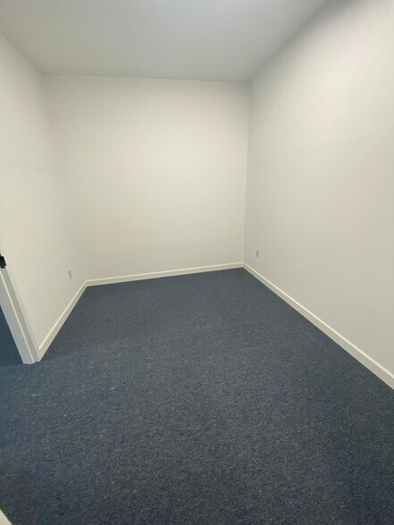 More Photos Of 1934 16th St NE, Hickory Freestanding For Lease