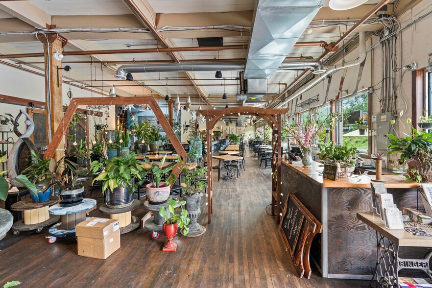 More Photos Of 500 Bridge St, Weissport Restaurant For Sale