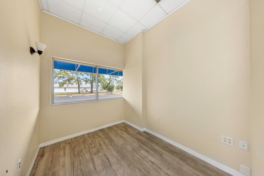 More Photos Of 655 N Indiana Ave, Englewood Medical For Sale