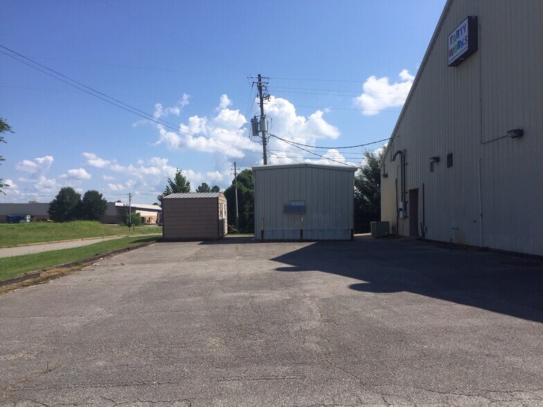 3650 N Gloster St, Tupelo, MS 38804 General Retail For Sale