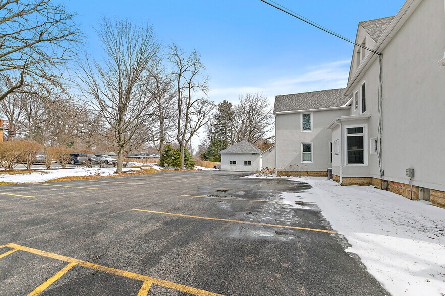 More Photos Of 303 N Main St, Elburn General Retail For Sale