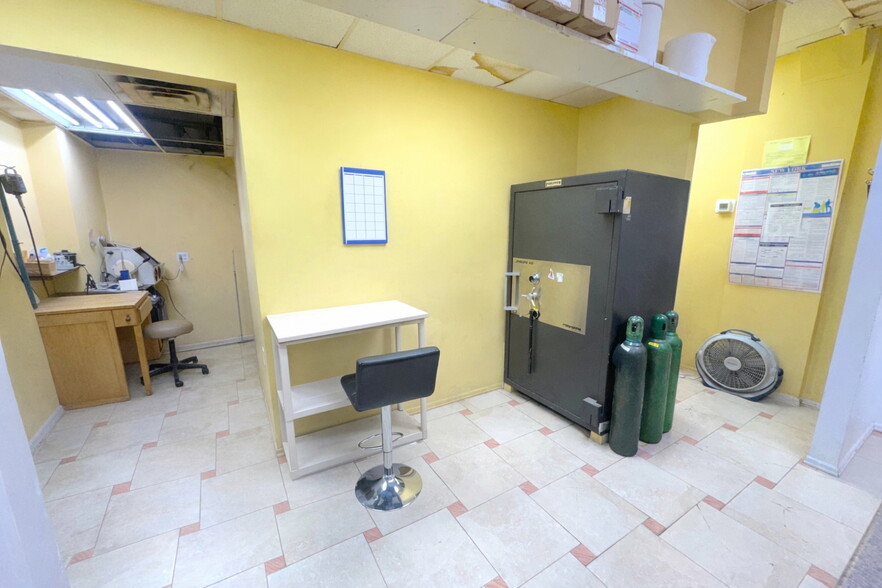 More Photos Of 6913 Grand Ave, Maspeth General Retail For Lease