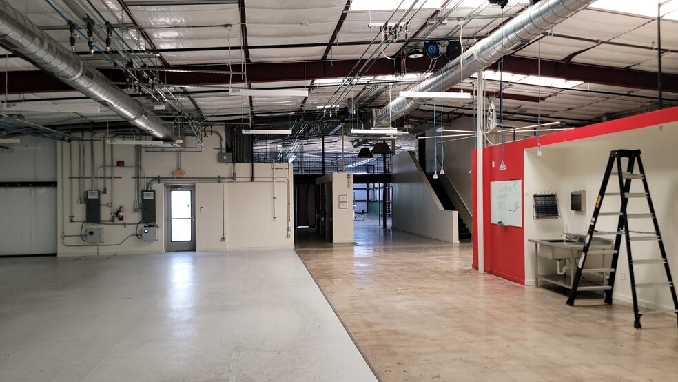 More Photos Of 443 Bastrop Hwy, Austin Flex For Lease