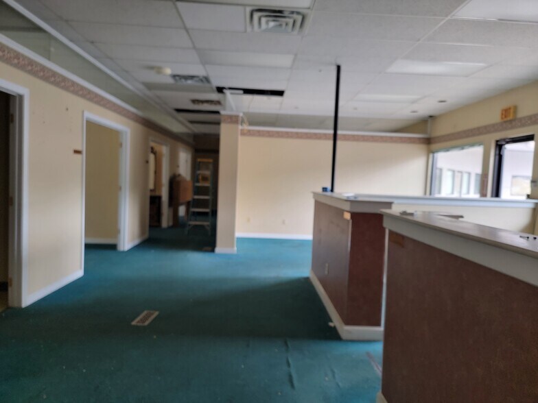 More Photos Of 1575 Thomaston Ave, Waterbury Storefront For Lease